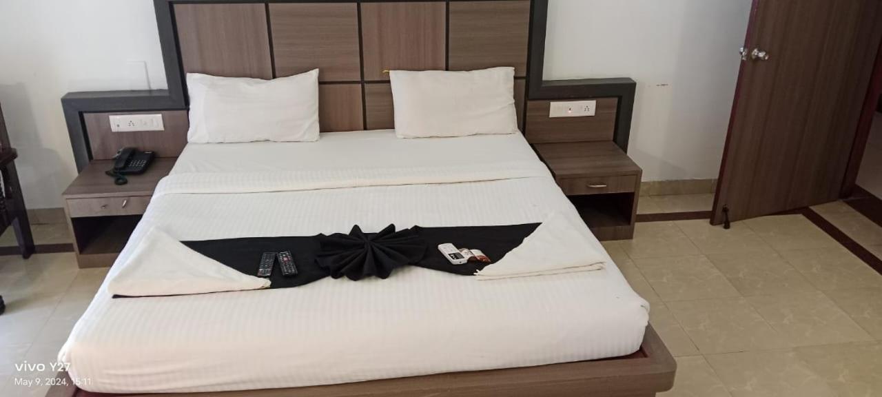 Hotel Mount Heera Chennai Esterno foto