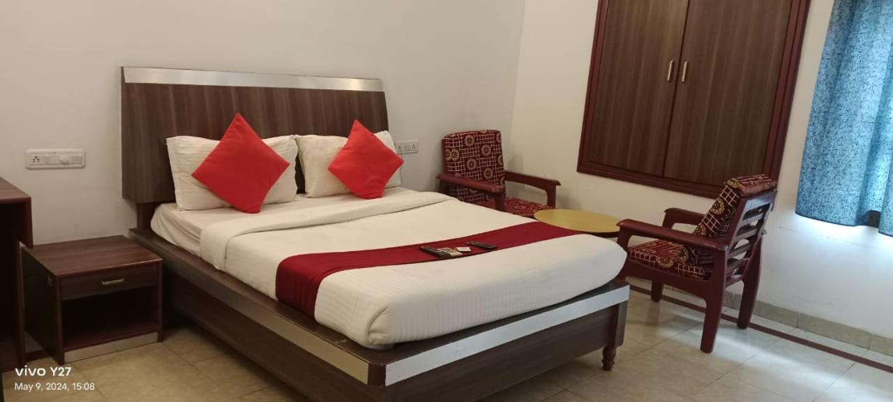 Hotel Mount Heera Chennai Esterno foto