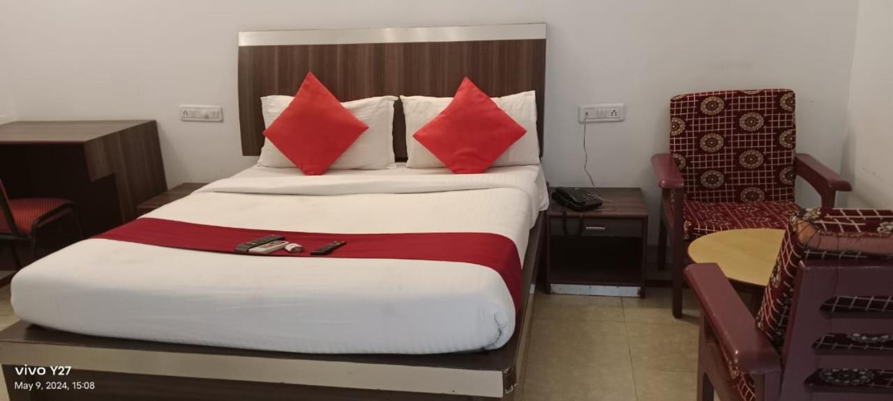 Hotel Mount Heera Chennai Esterno foto