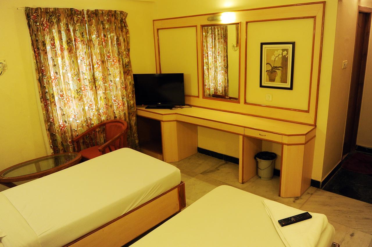 Hotel Mount Heera Chennai Esterno foto