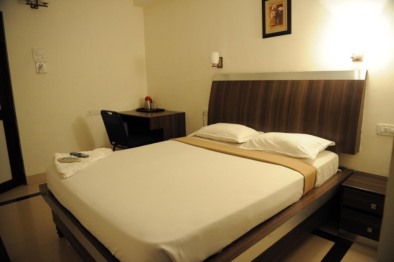 Hotel Mount Heera Chennai Esterno foto