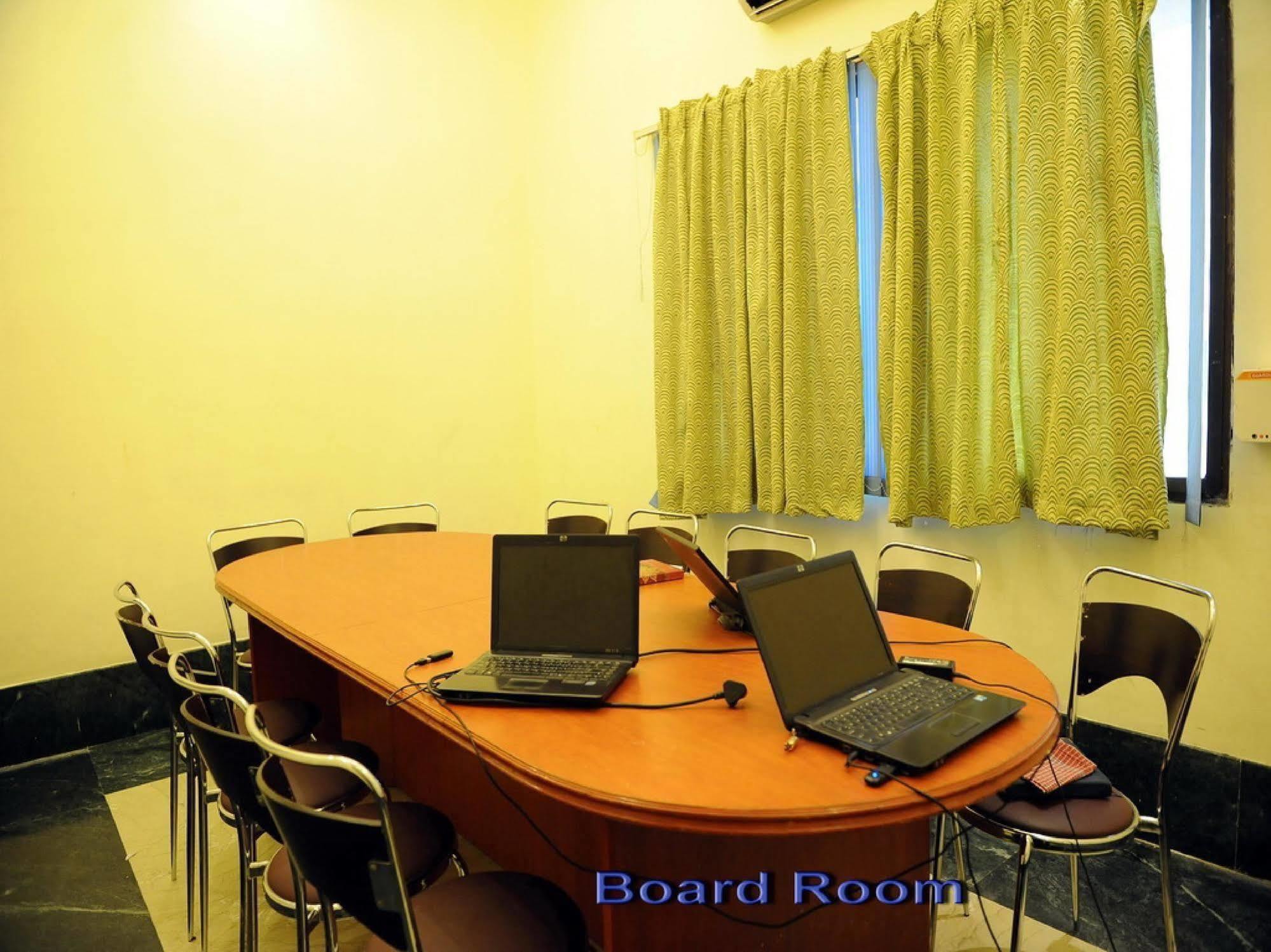Hotel Mount Heera Chennai Esterno foto