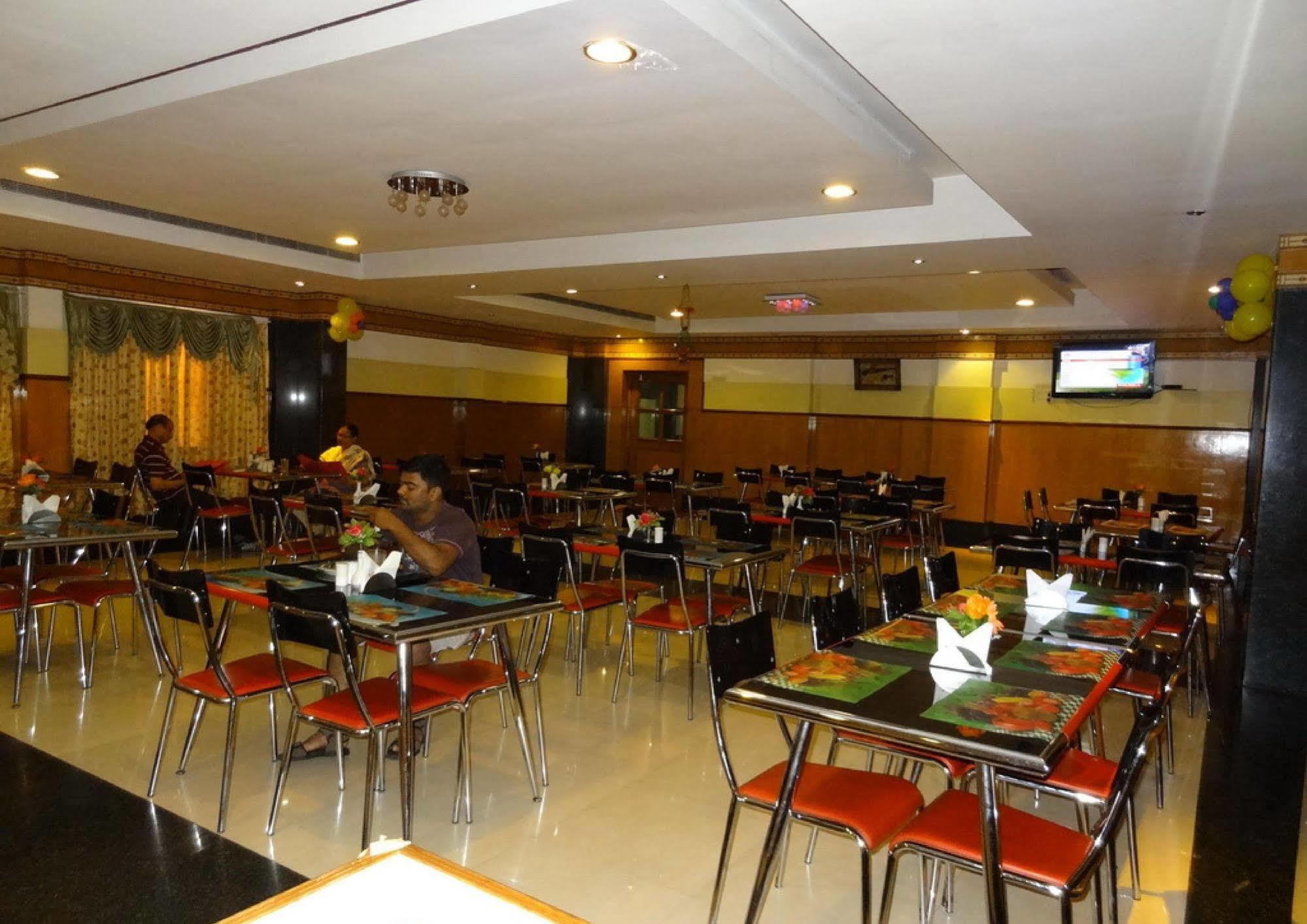 Hotel Mount Heera Chennai Esterno foto