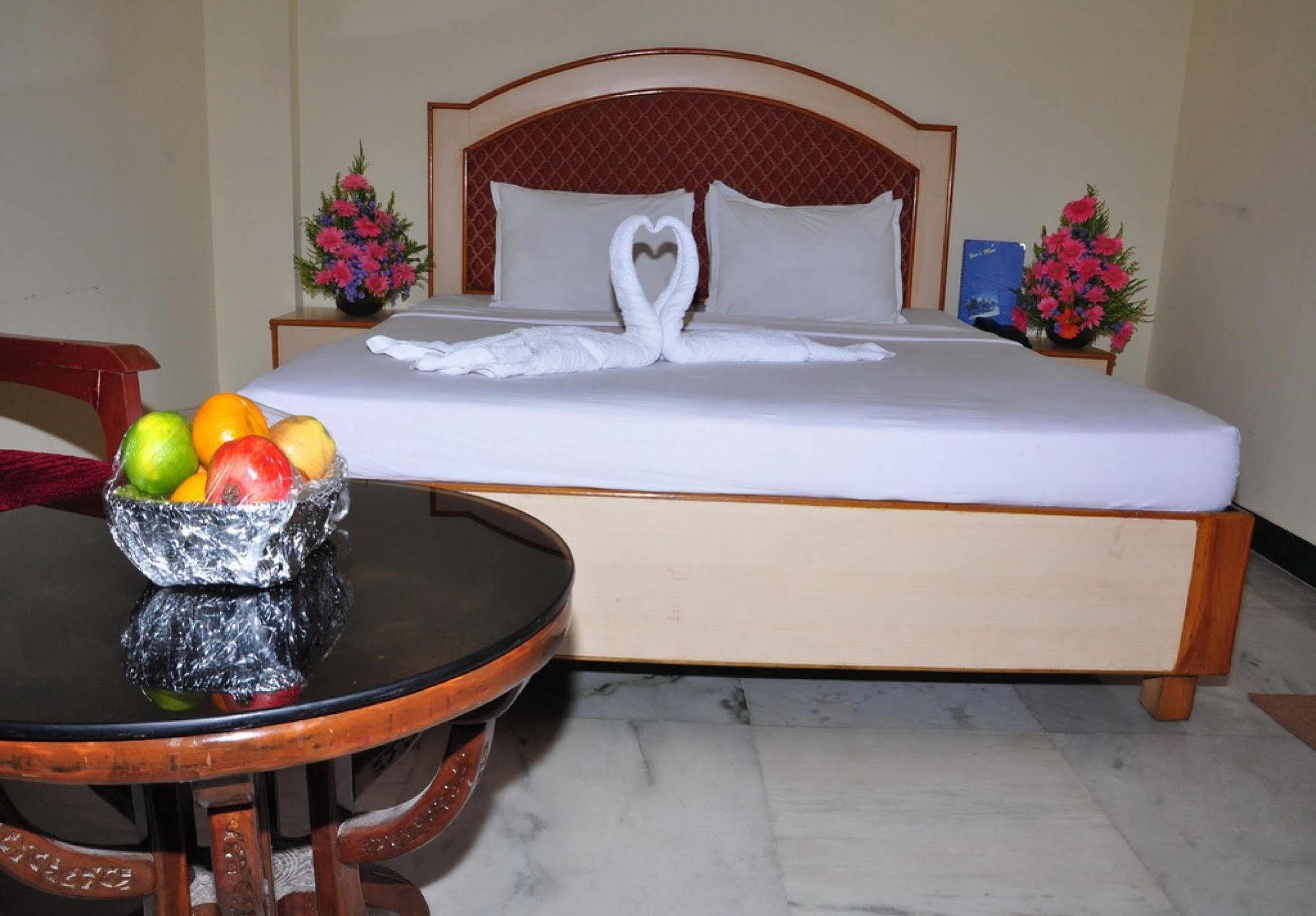 Hotel Mount Heera Chennai Esterno foto