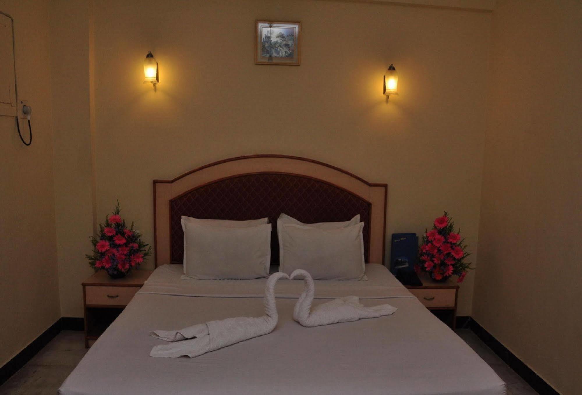 Hotel Mount Heera Chennai Esterno foto