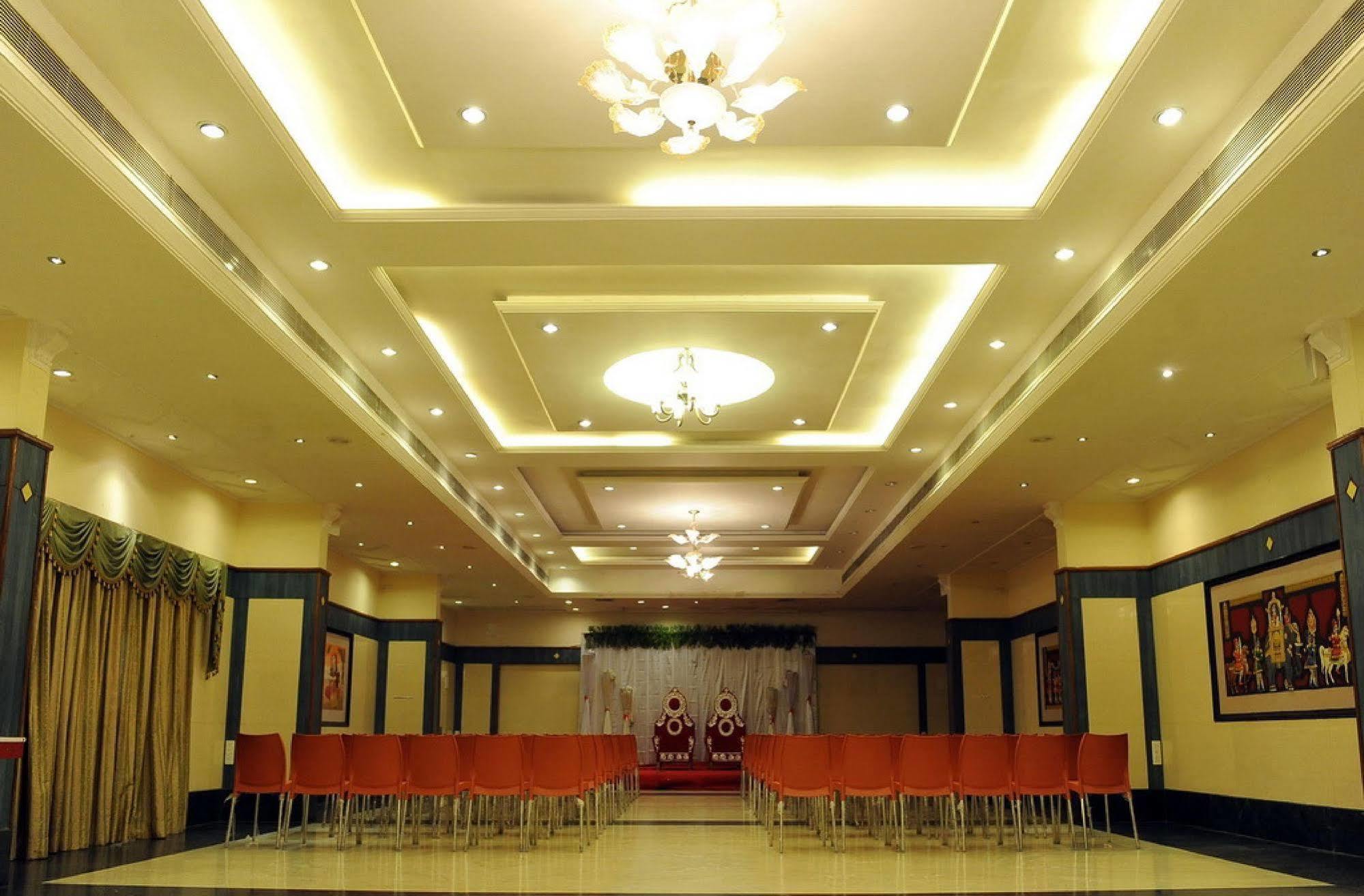 Hotel Mount Heera Chennai Esterno foto